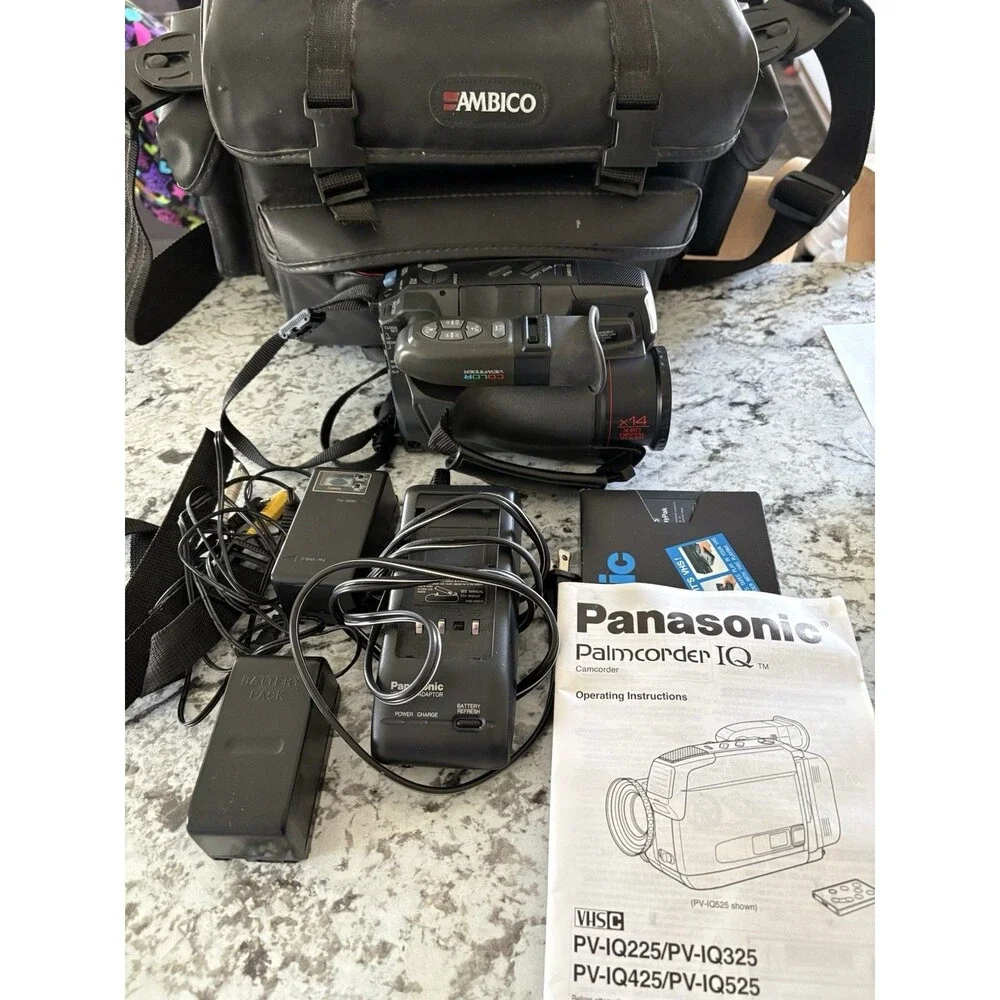Panasonic Palmcorder IQ PV-IQ525 VHS Bundle with Bag,Tape,Batteries,etc TESTED